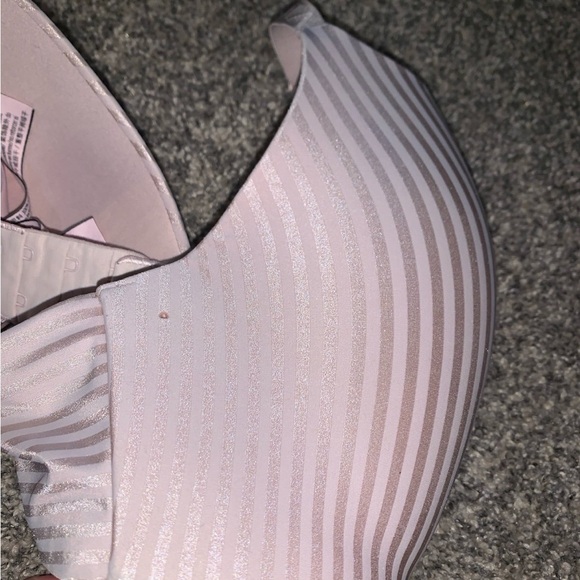 Victoria Secret bra 36dd - Picture 4 of 5